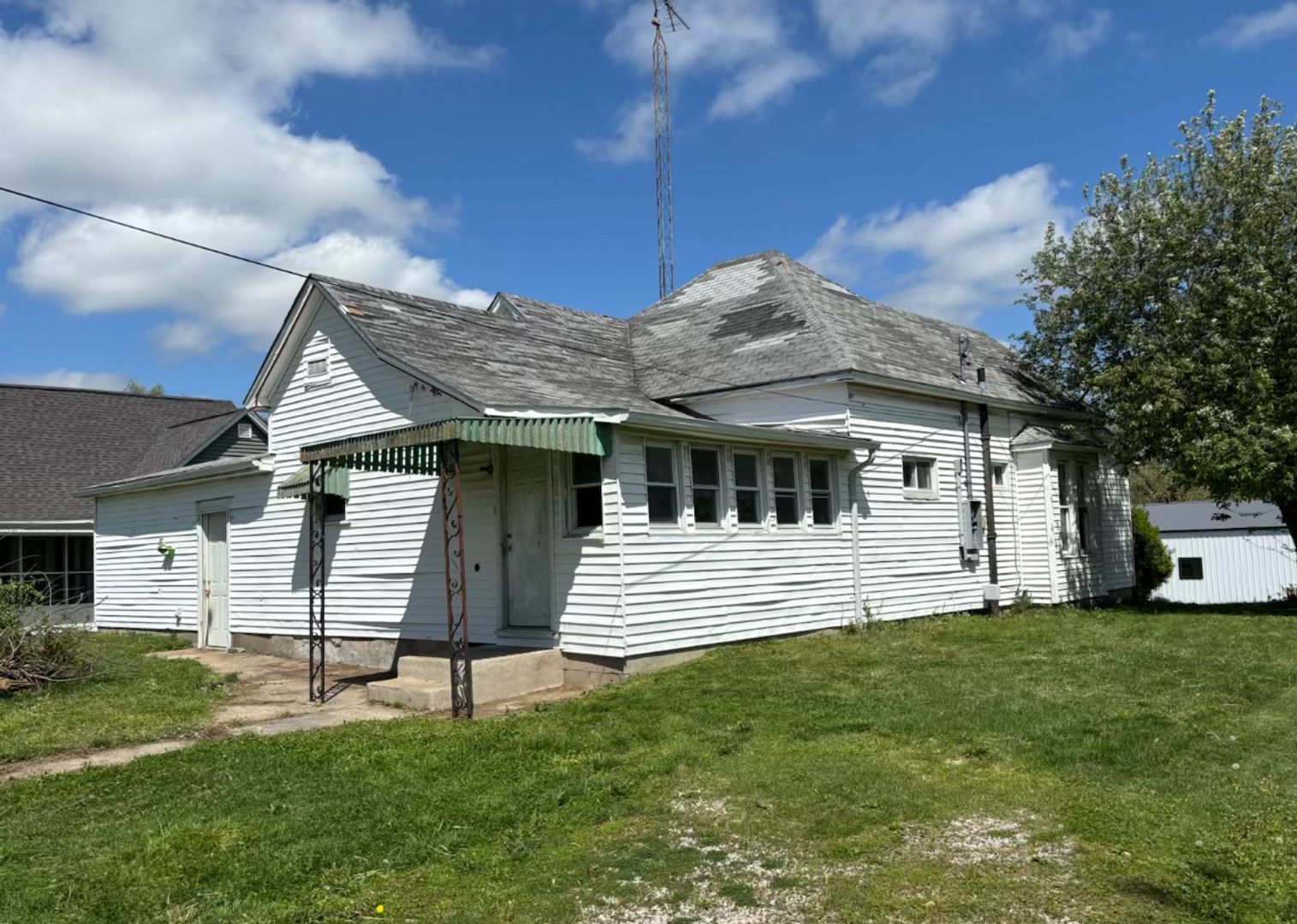 Christopher House: 403 S. Victor St.