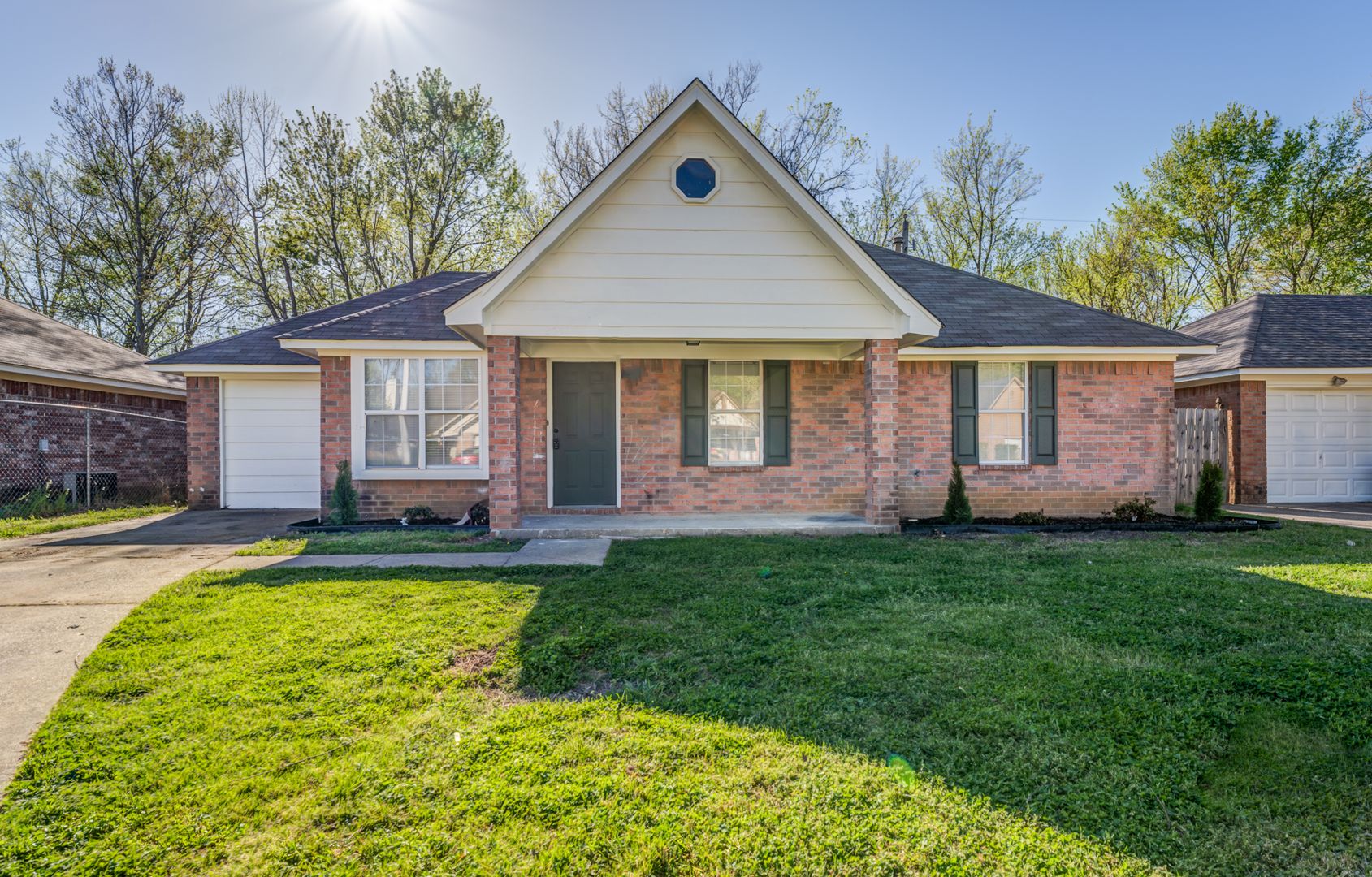 Memphis House: 2551 Parkview Dr