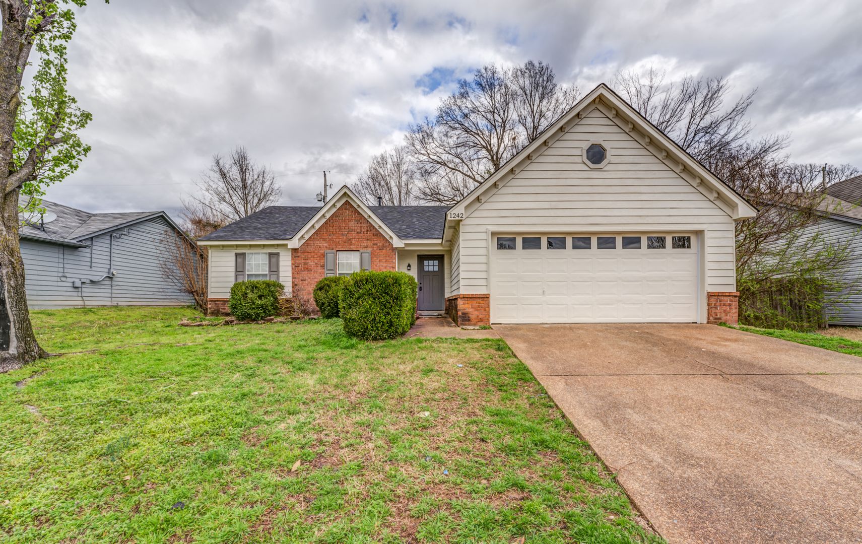 Cordova House: 1242 Grangeway Dr