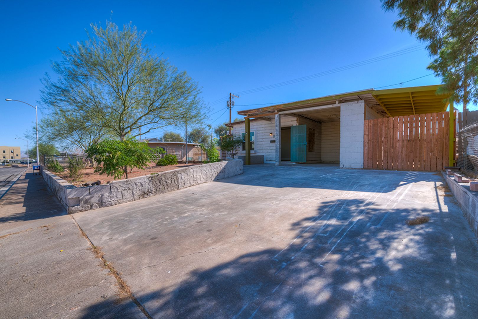 Henderson House: 18 Magnesium St