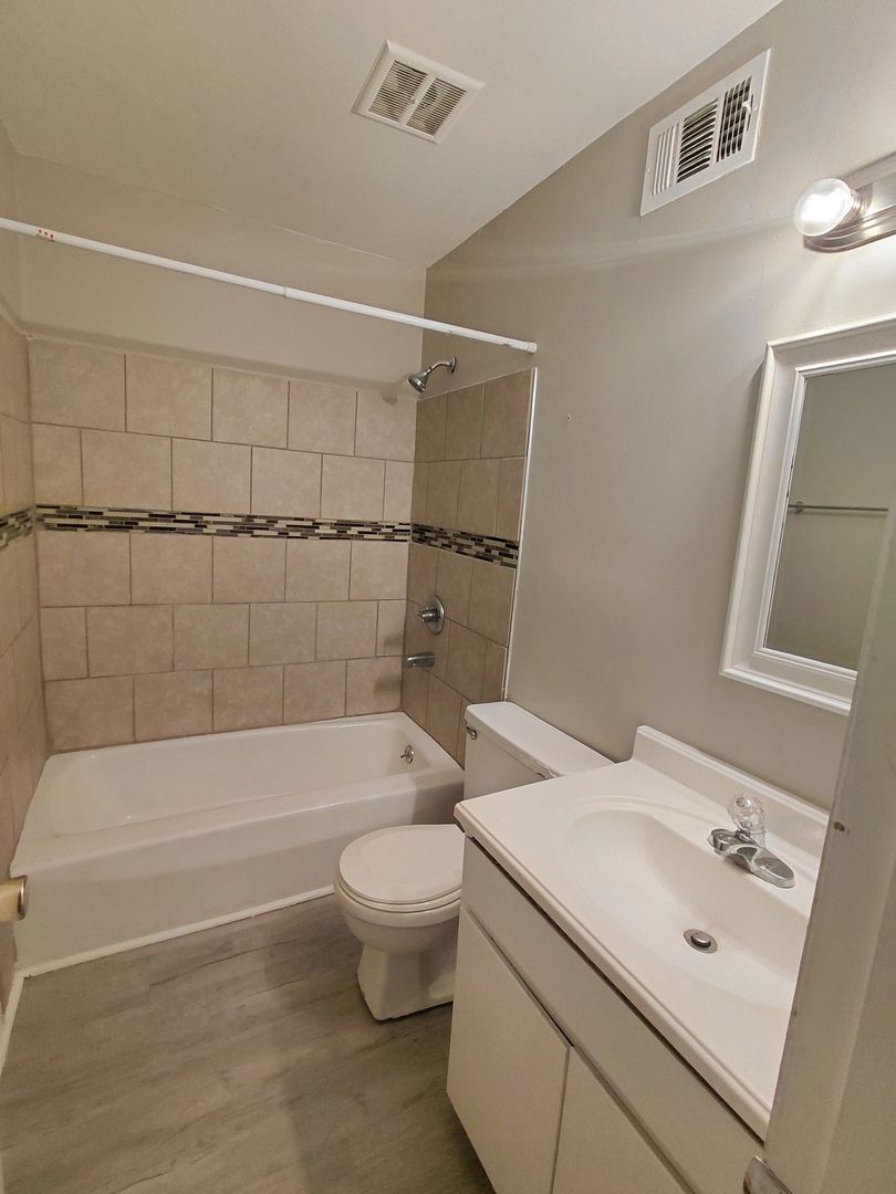 Macon Apartment: 241 Riley Ave