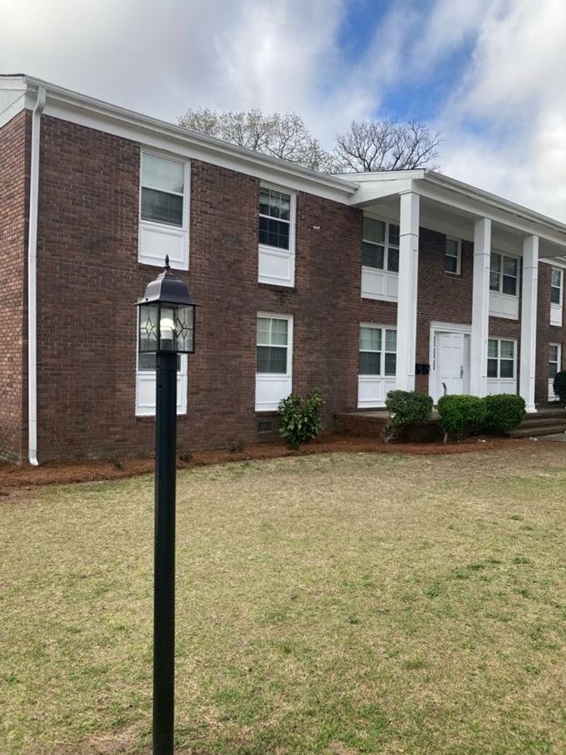 Macon Apartment: 185 Oakhaven Ave