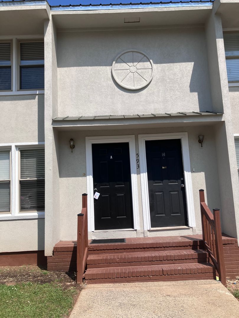 Macon Apartment: 3266 High Point Dr