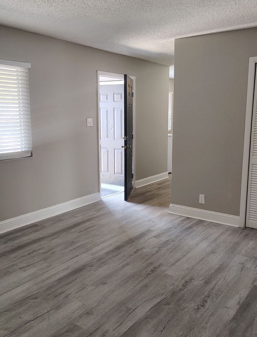 Macon Apartment: 2350 English Ave