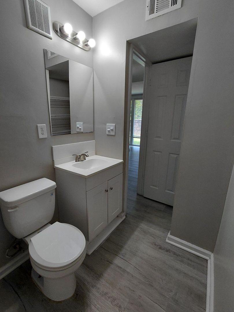 Macon Apartment: 2020 Vineville Ave