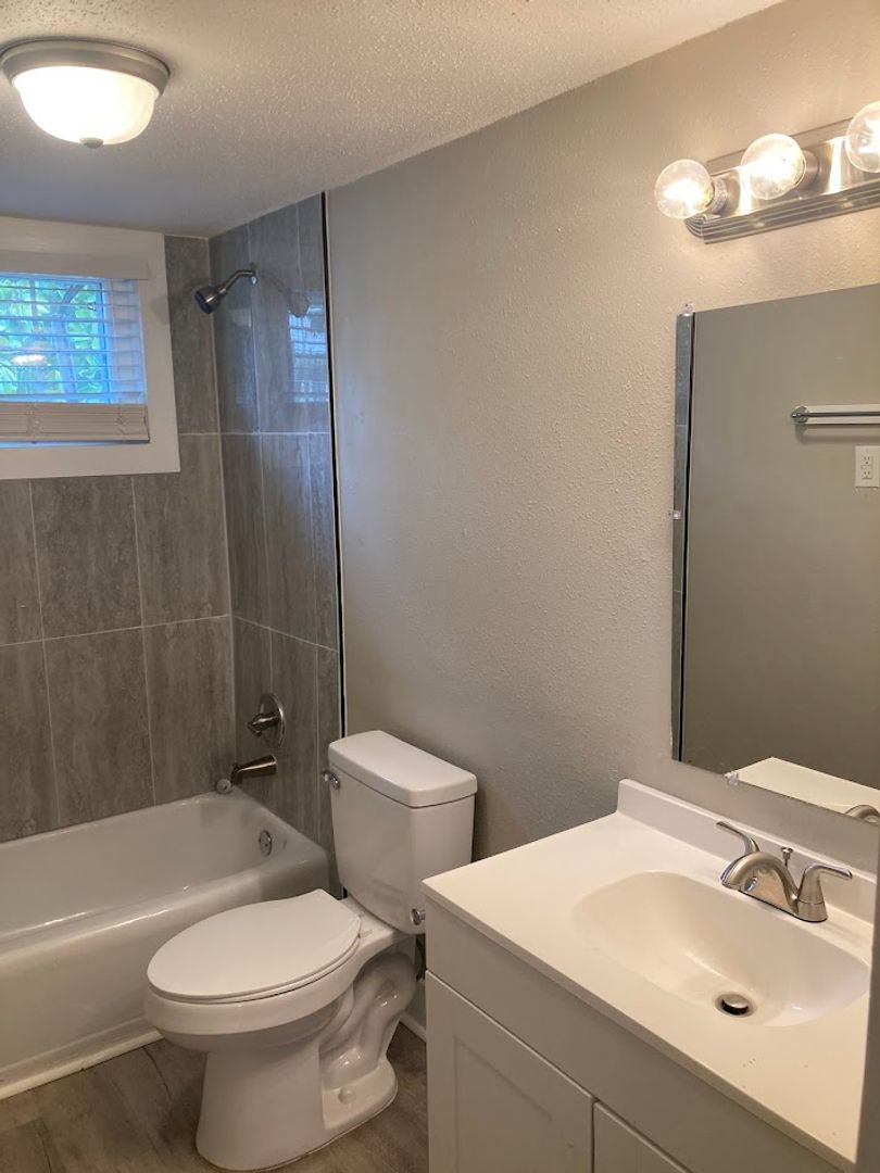 Macon Apartment: 185 Oakhaven Ave