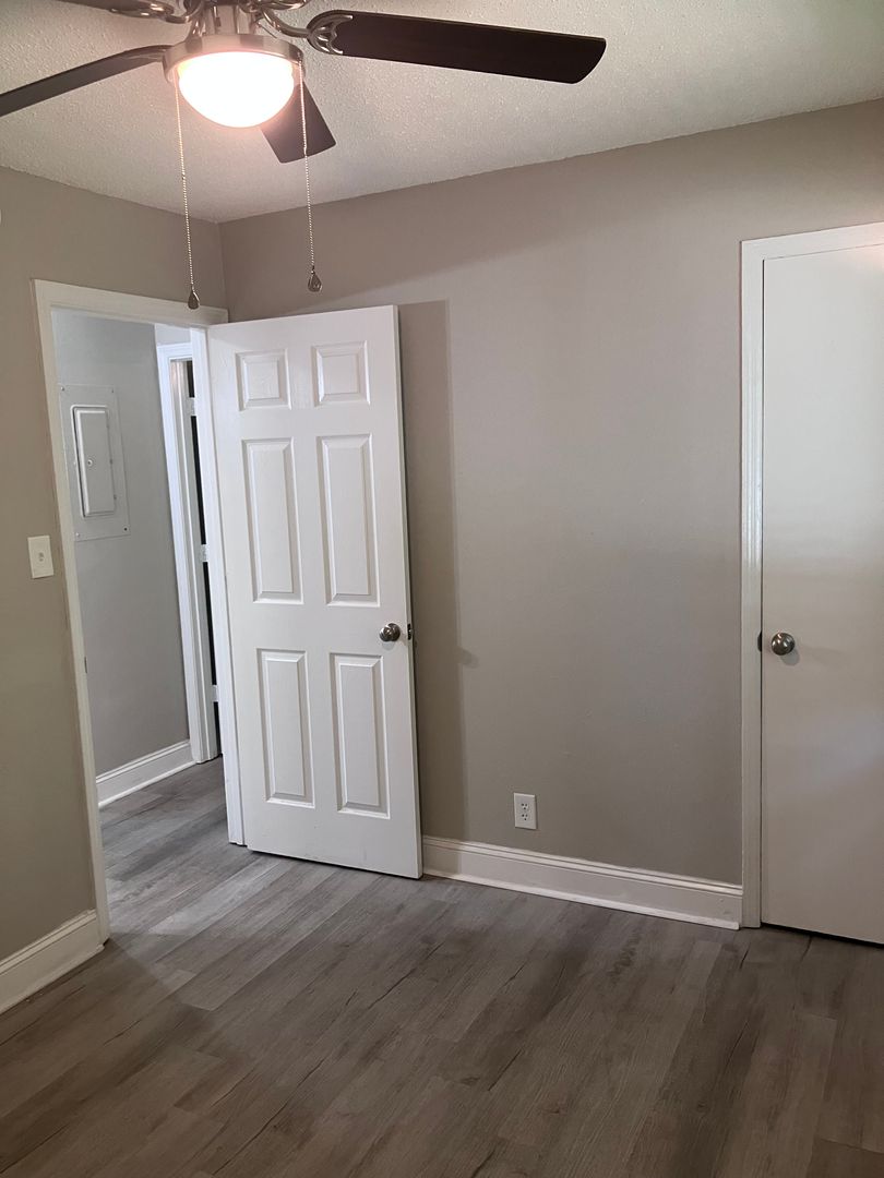 Macon Apartment: 2350 English Ave