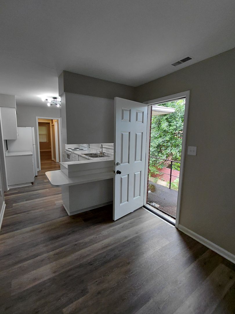 Macon Apartment: 2591 N Pierce Cir