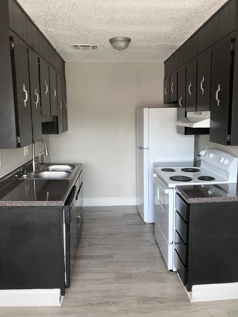 Macon Apartment: 2350 English Ave