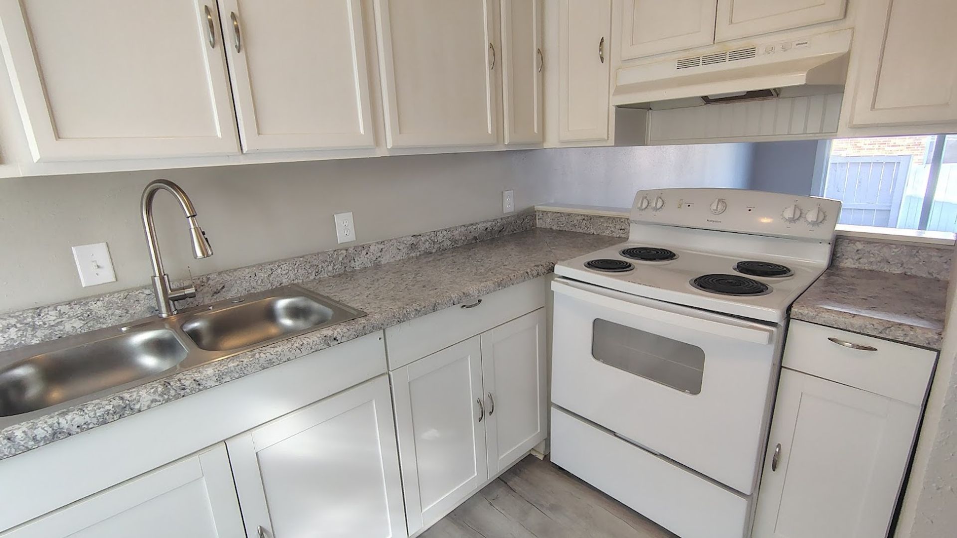 Macon Apartment: 2350 English Ave
