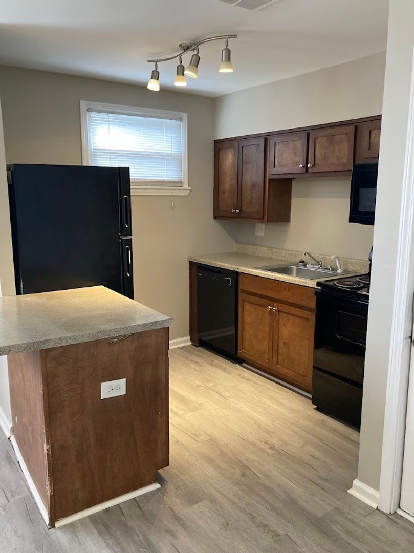Macon Apartment: 2020 Vineville Ave