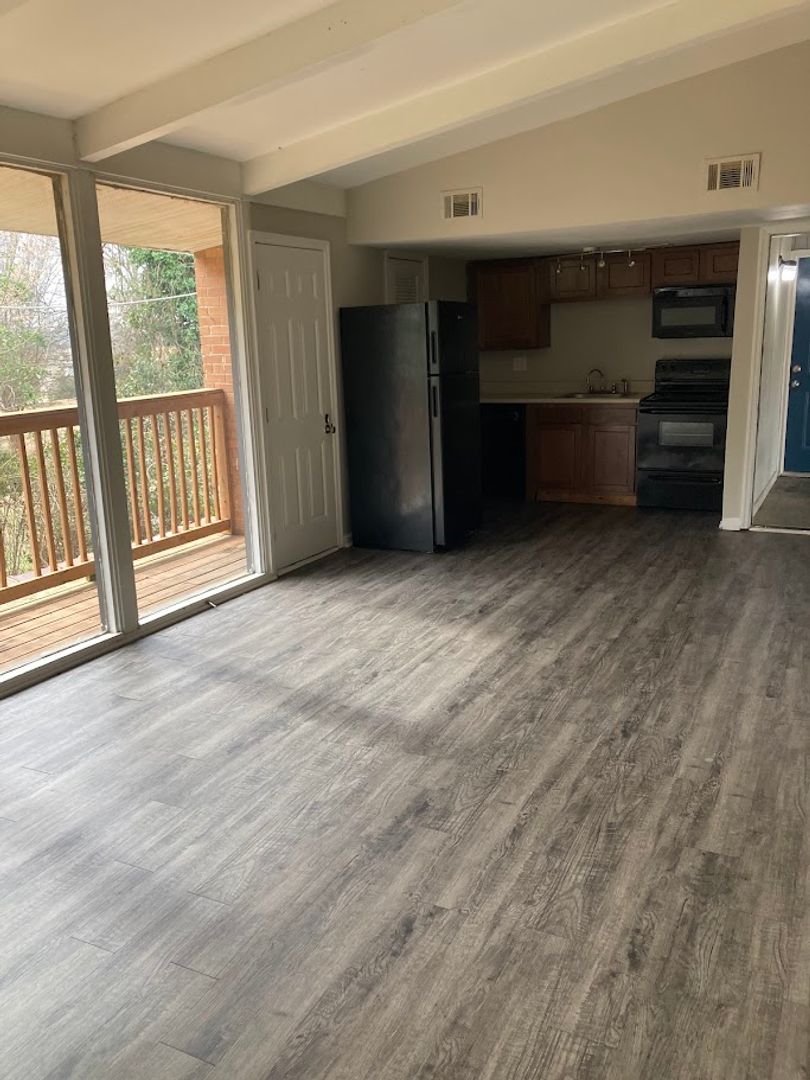 Macon Apartment: 2020 Vineville Ave