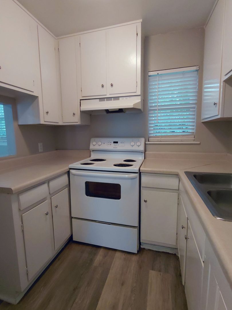 Macon Apartment: 2056 Vineville Avenue