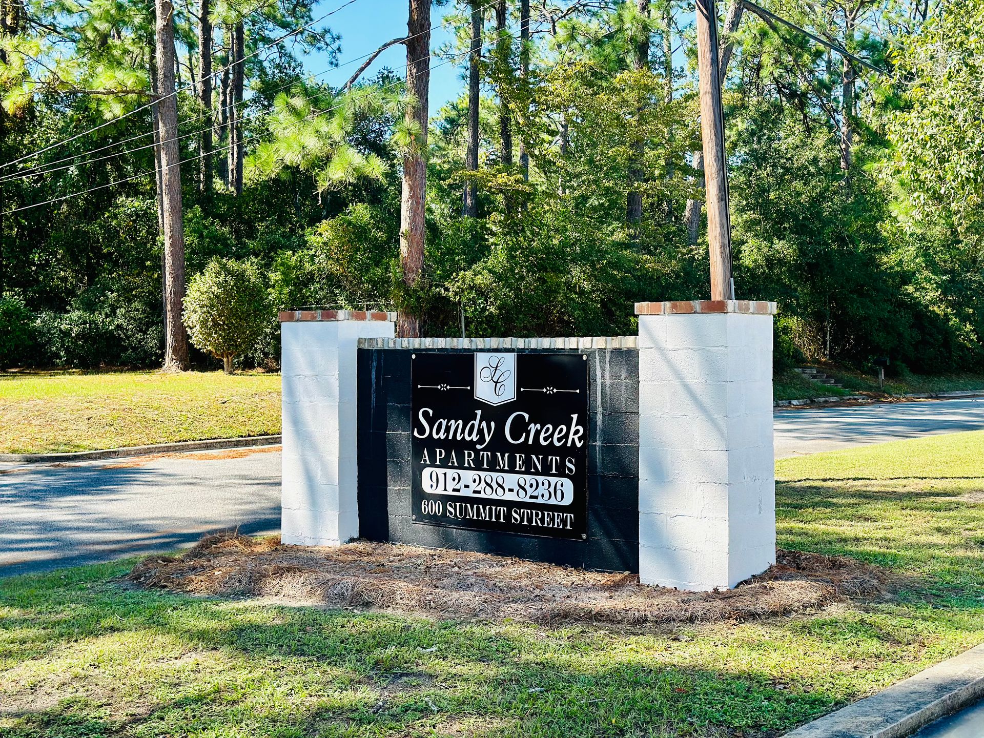 Waycross Apartment: 600 Summit St