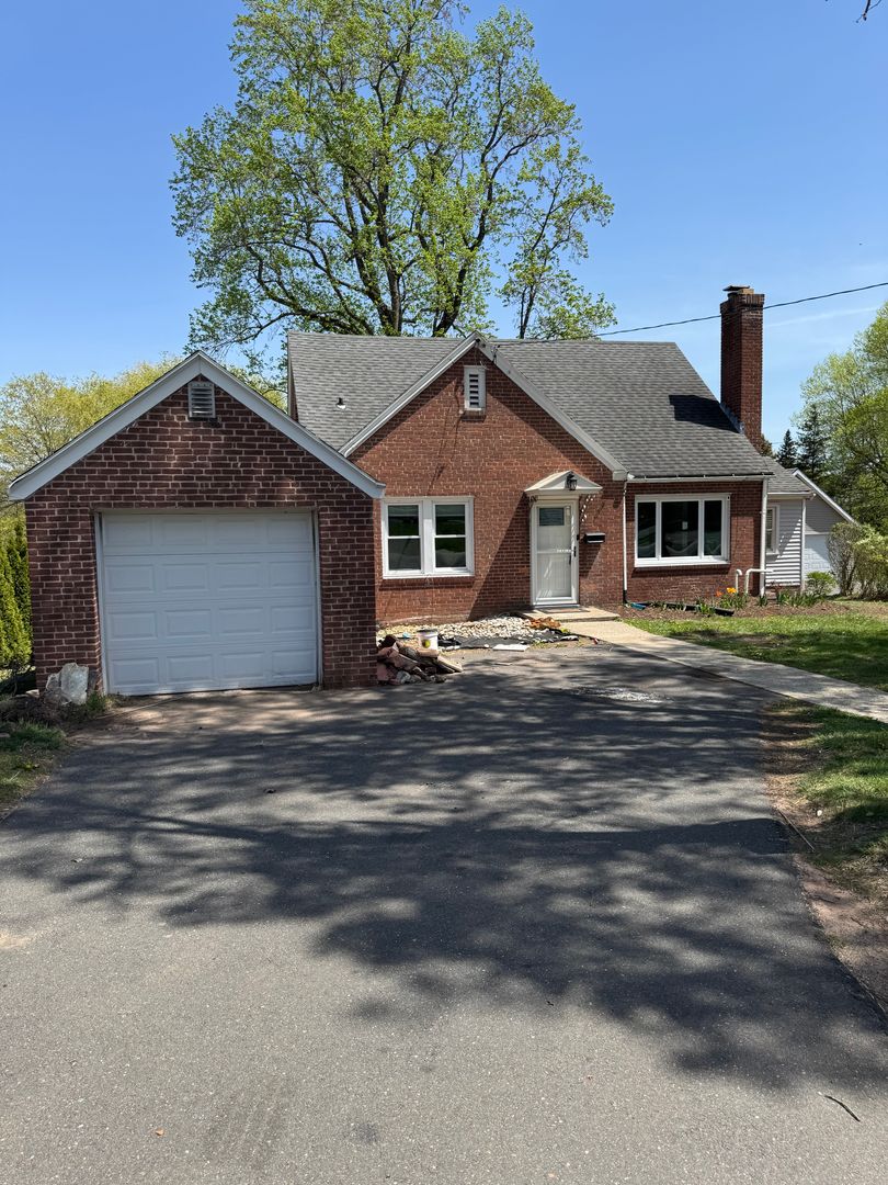 New Britain House: 441 Farmington Ave