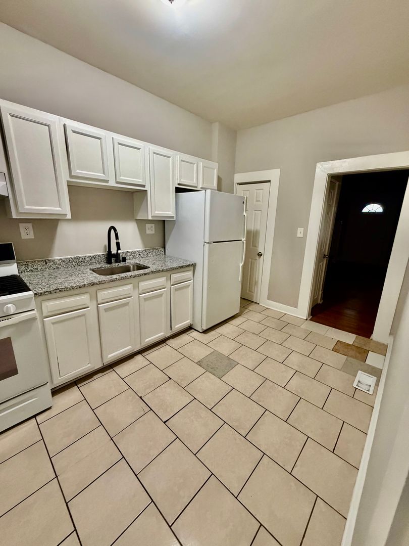 Baltimore House: 3001 Wolcott Ave