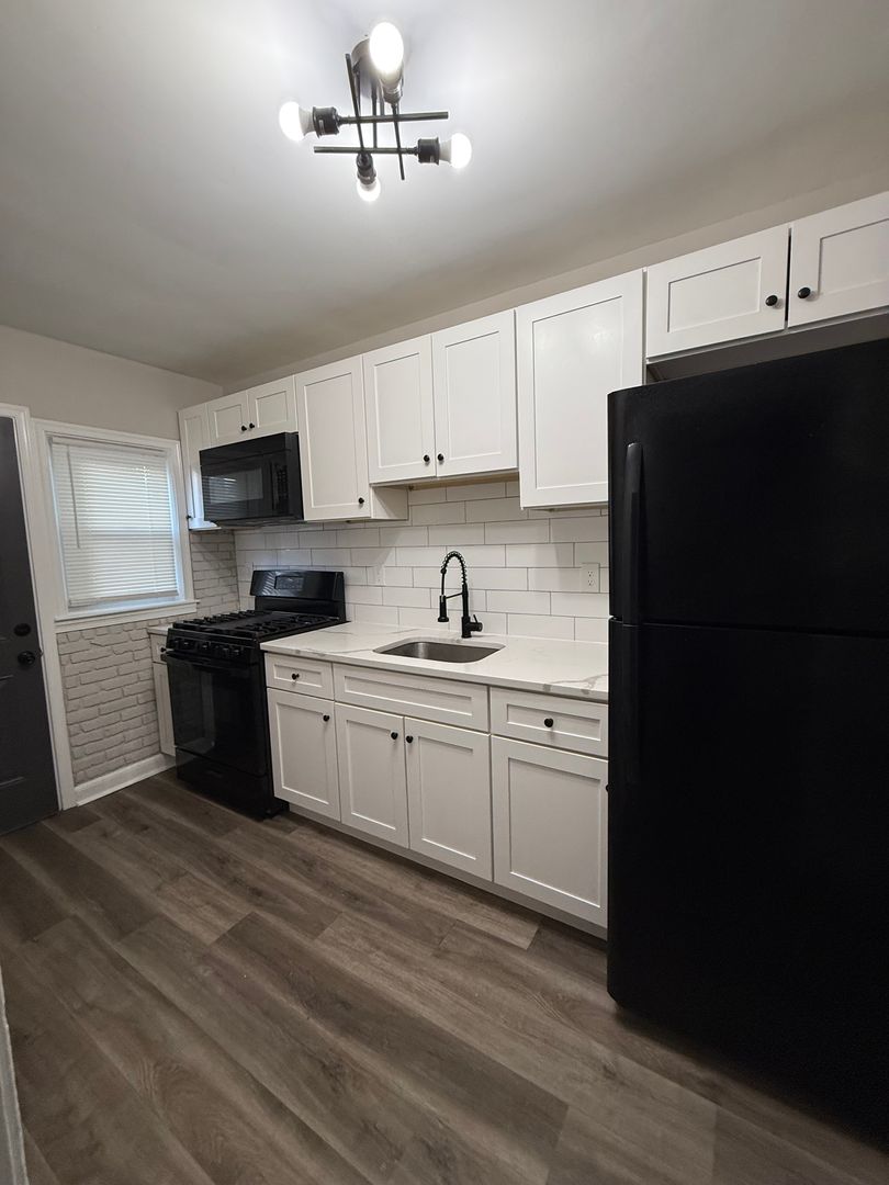 Baltimore House: 935 E 41st Street