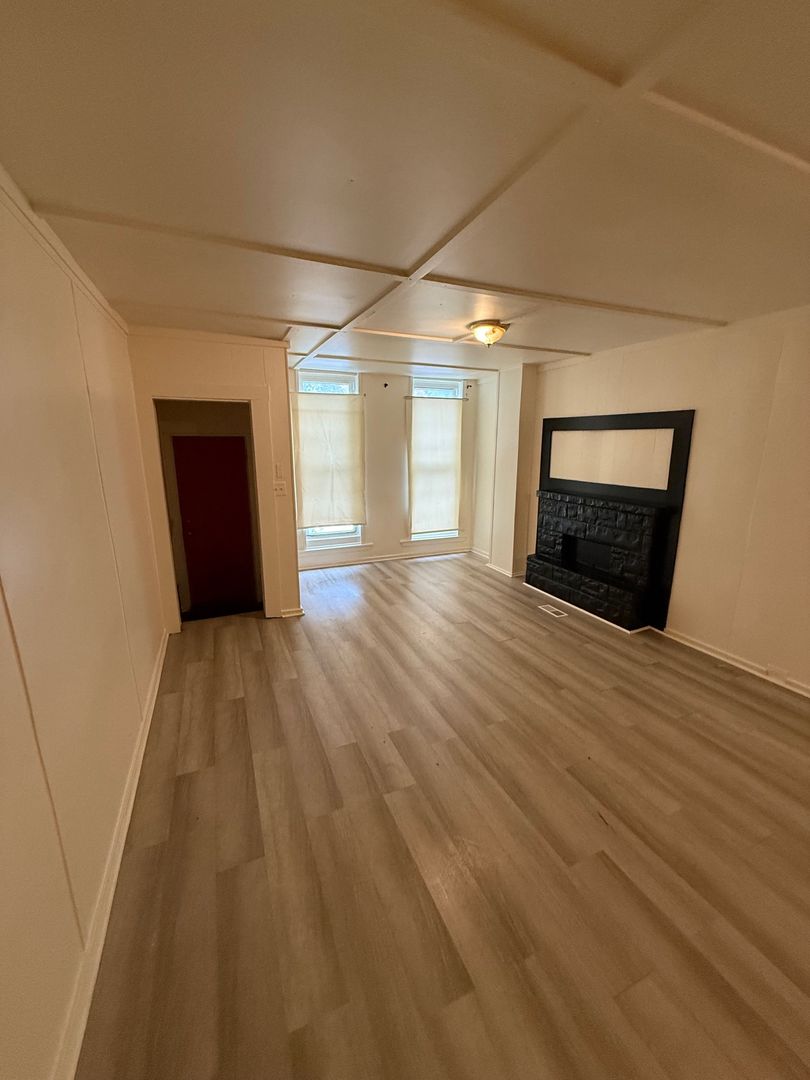 Baltimore Townhome: 220 N Luzerne Ave