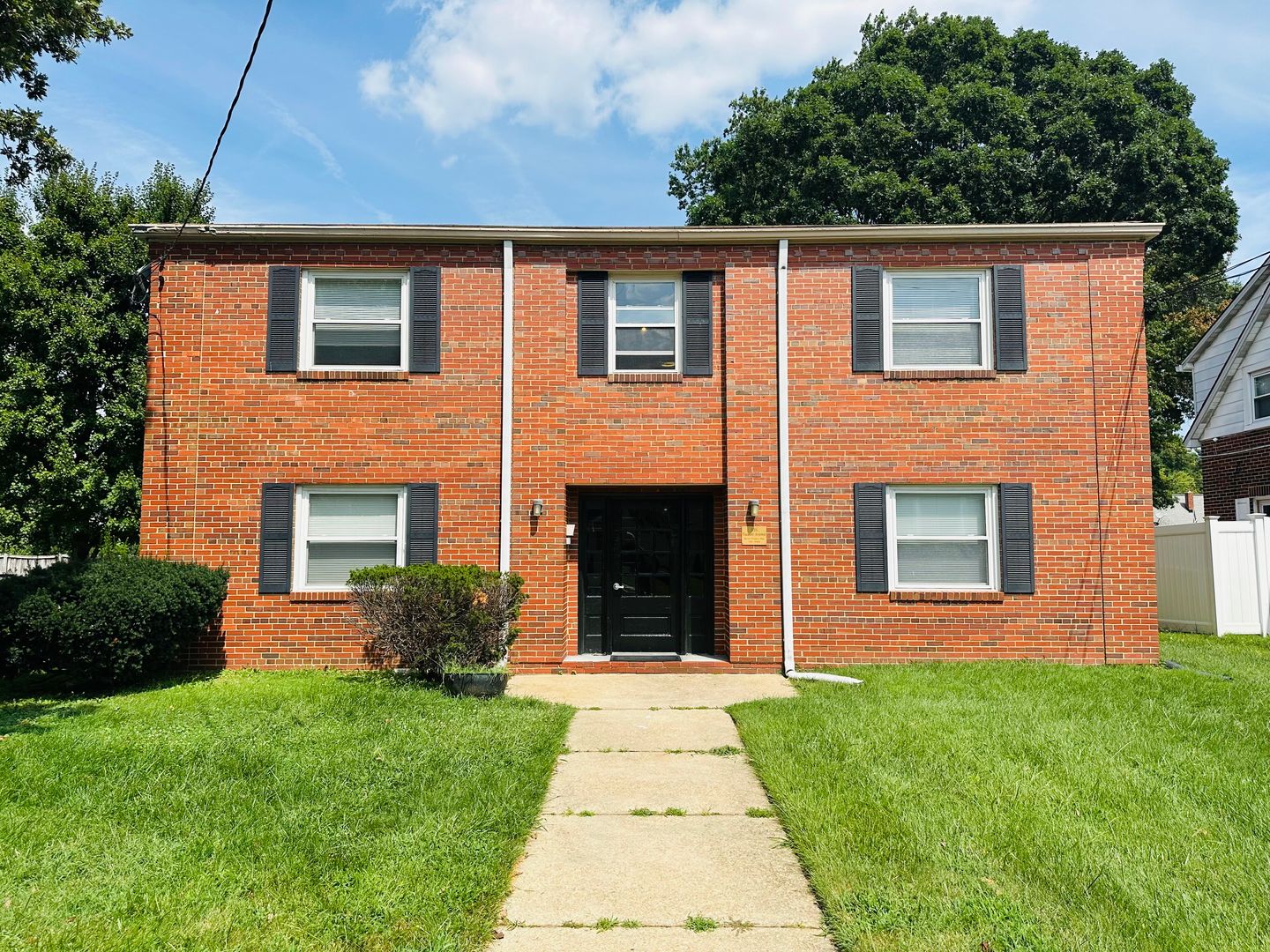 Laurel Apartment: 335 Talbott Avenue