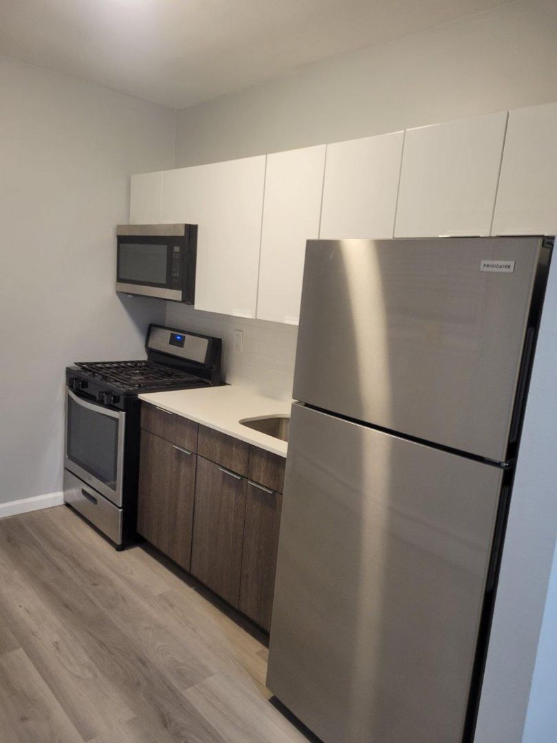 Maple Shade Apartment: 711-717 East Main St