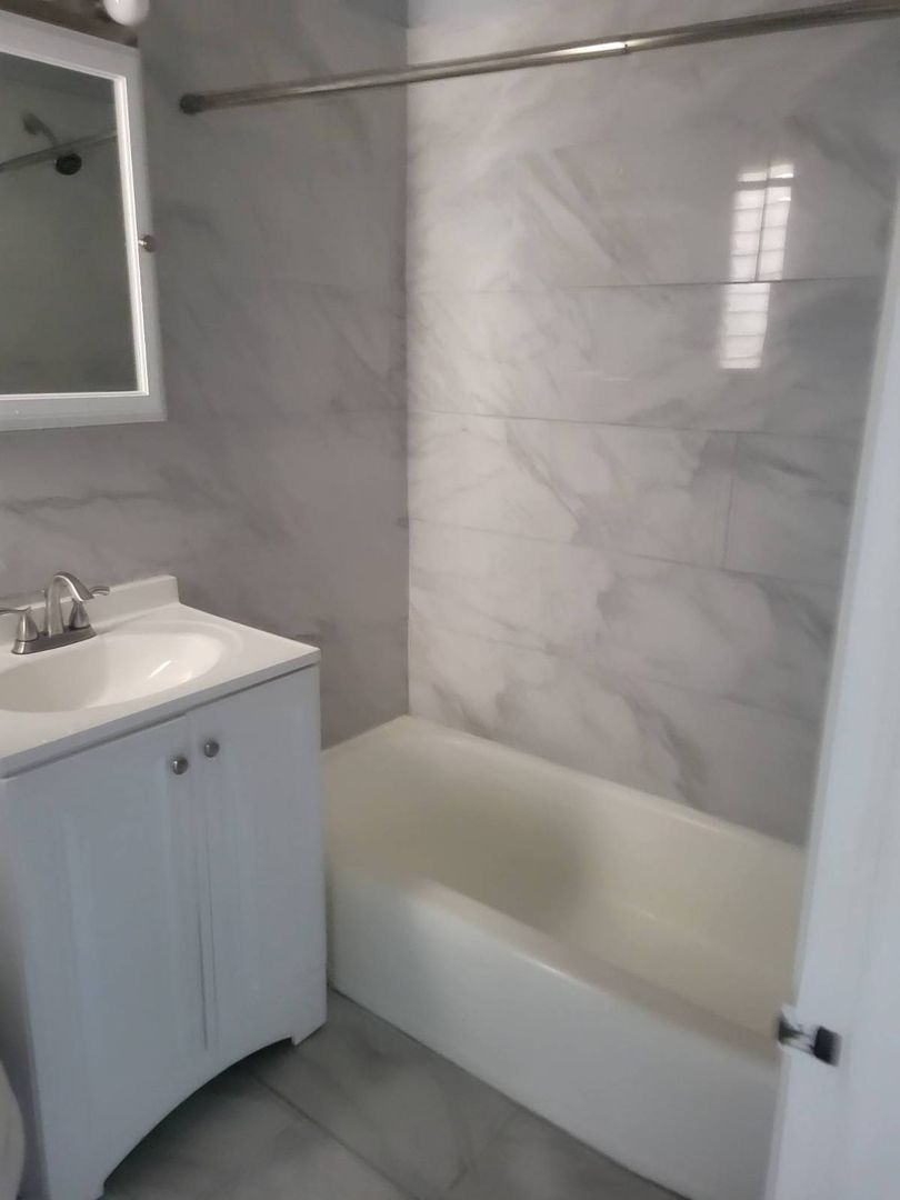 Maple Shade Apartment: 711-717 East Main St