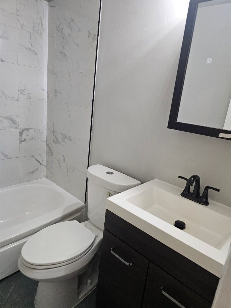 Maple Shade Apartment: 615  E Main St