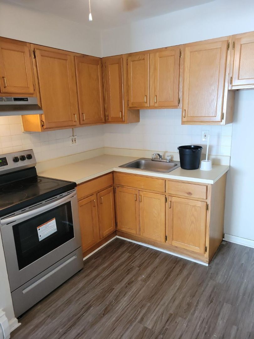 Maple Shade Apartment: 615  E Main St