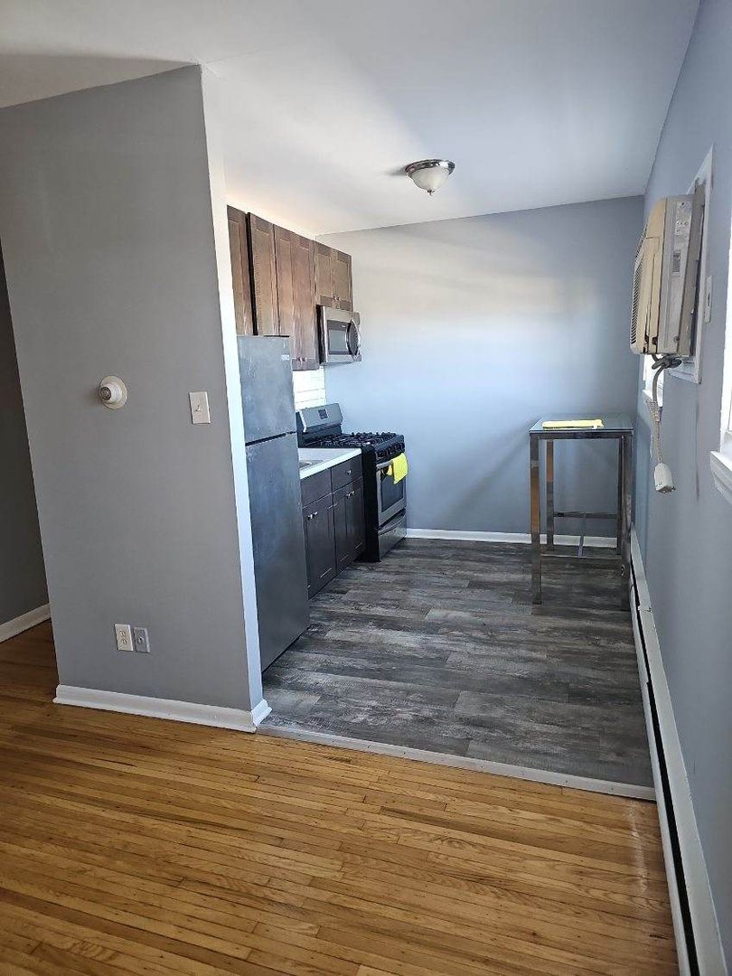 Maple Shade Apartment: 711-717 East Main St