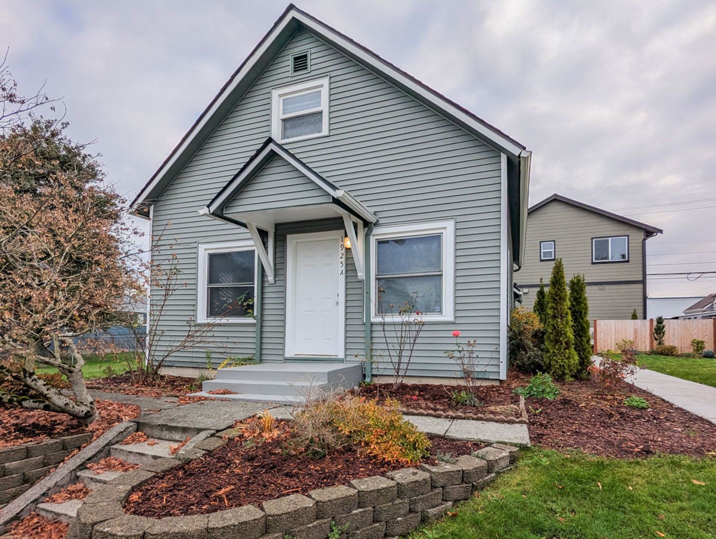 Everett House: 1925 Lombard Avenue Unit A