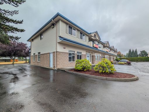 **Move-In Special**Huge 1bed/1bath 2nd floor residence! – photo 1