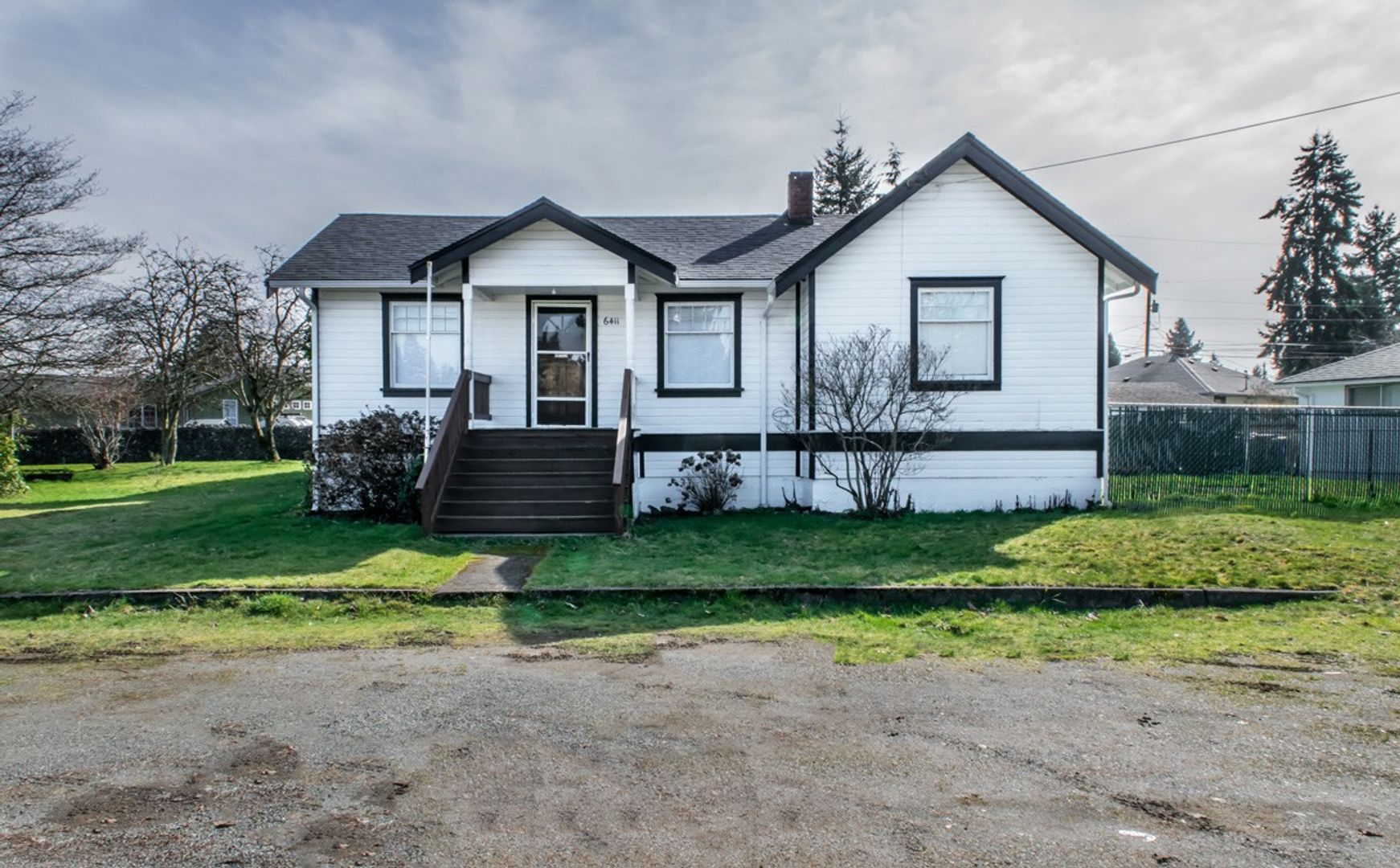 Everett House: 6411 Commercial Avenue