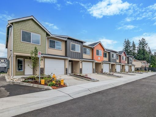 **Move-In Special** Modern 3 bed 2.5 bath Townhome W/ 1 Car Garage & mini split AC! – photo 1