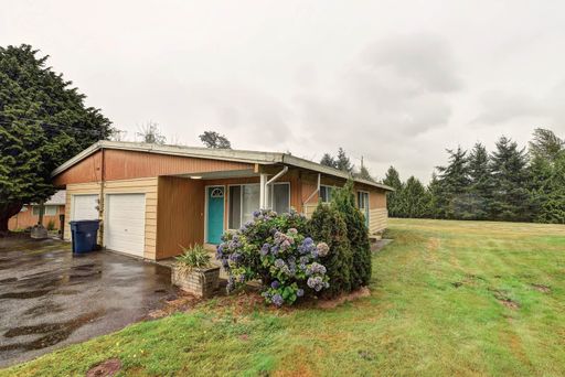 **Move-In Special** Move-In Ready 2 bedroom 1 bath duplex w/ 1 car garage! – photo 1