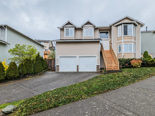 **Move-In Special** Move in ready 5 bed, 3 bath home w/ fenced backyard! – photo 1