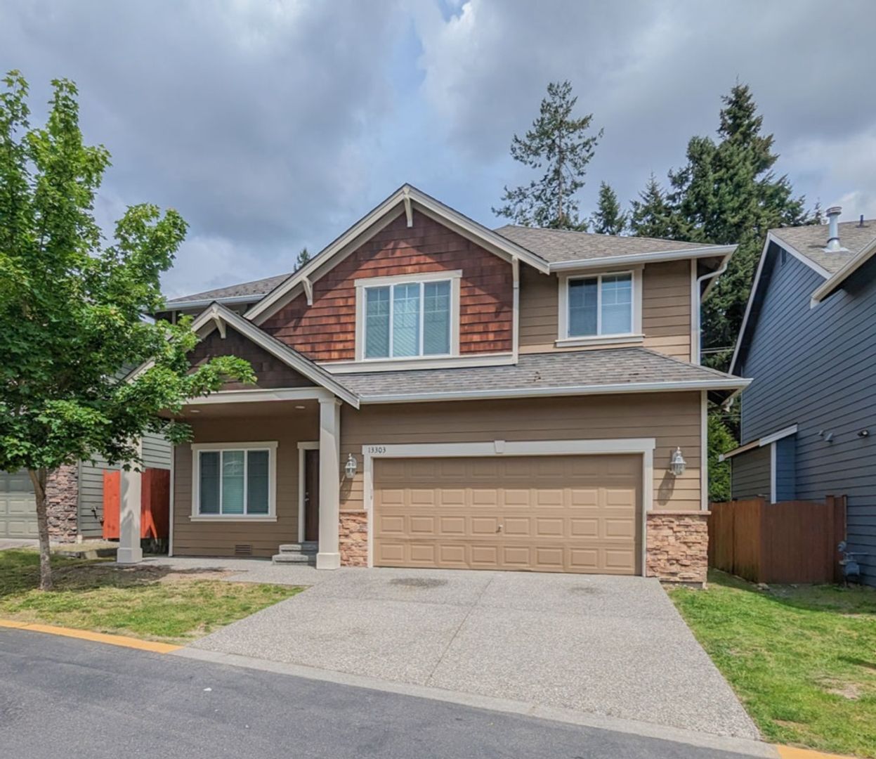 Lynnwood House: 13303 21st Place W
