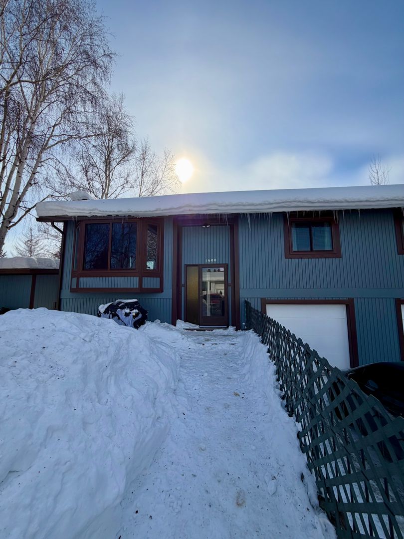 Fairbanks House: 1600 Market St