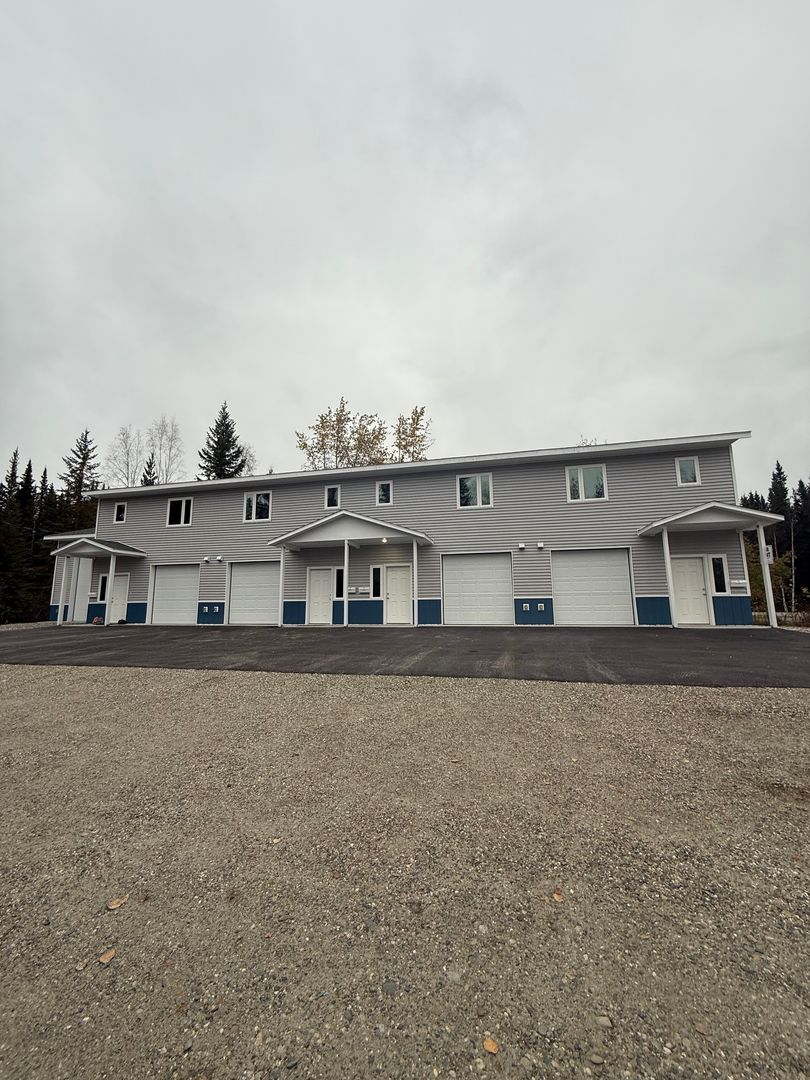 North Pole Apartment: 413 8th Ave