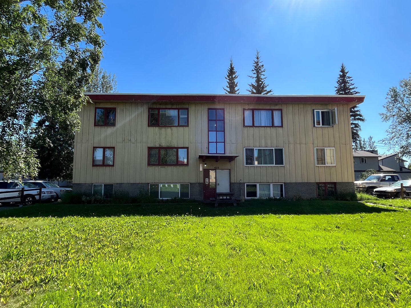 Fairbanks Apartment: 823 17th Ave