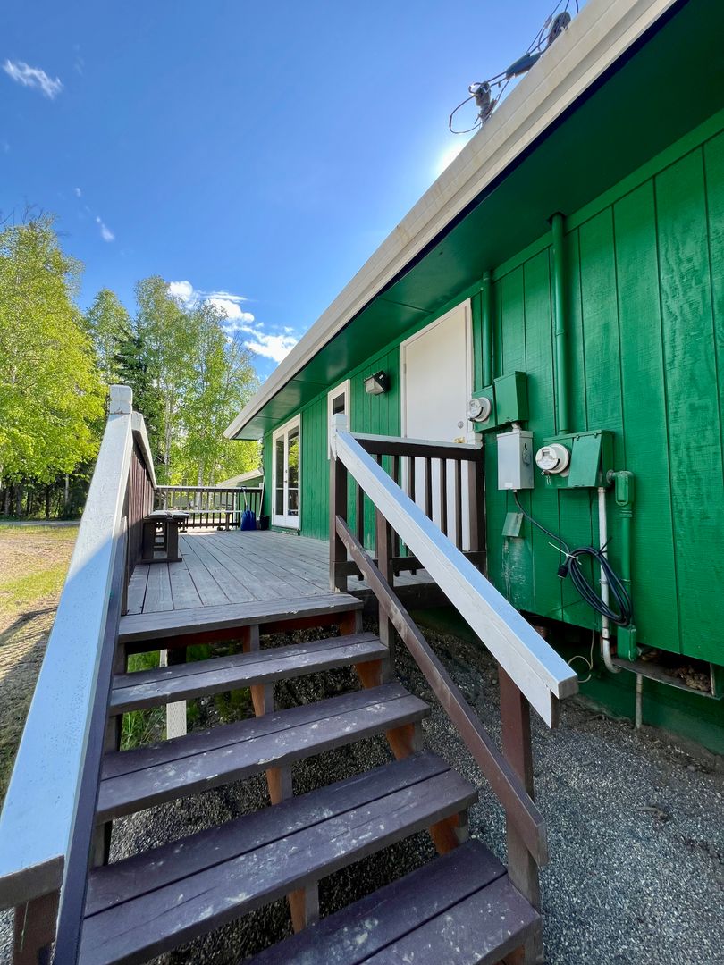 Fairbanks Apartment: 4018 Dunlap Ave