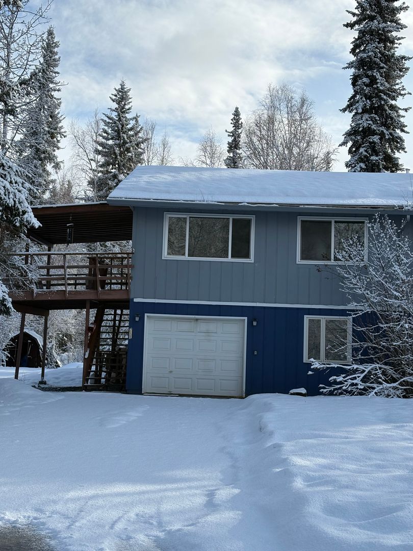 Fairbanks Apartment: 709/711 Waves Rd