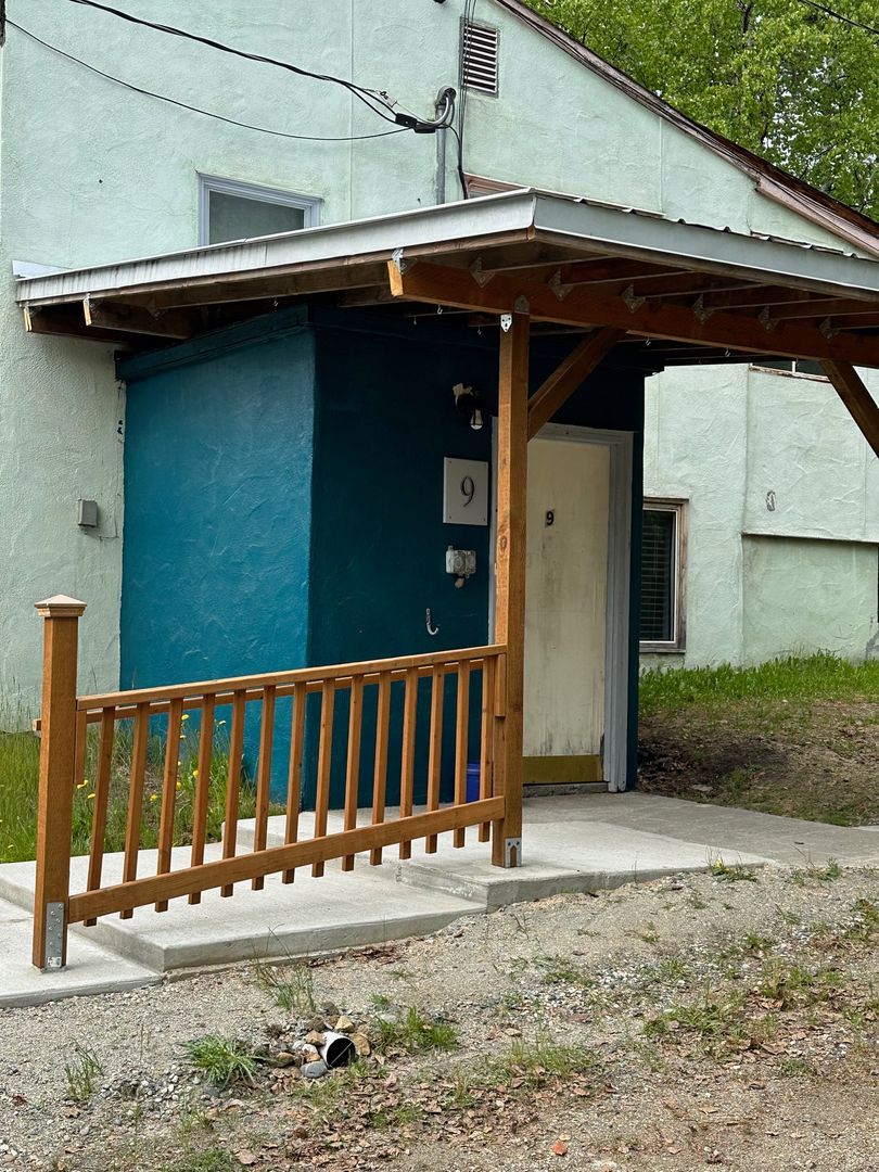 Fairbanks Apartment: 2530 Goldhill Rd