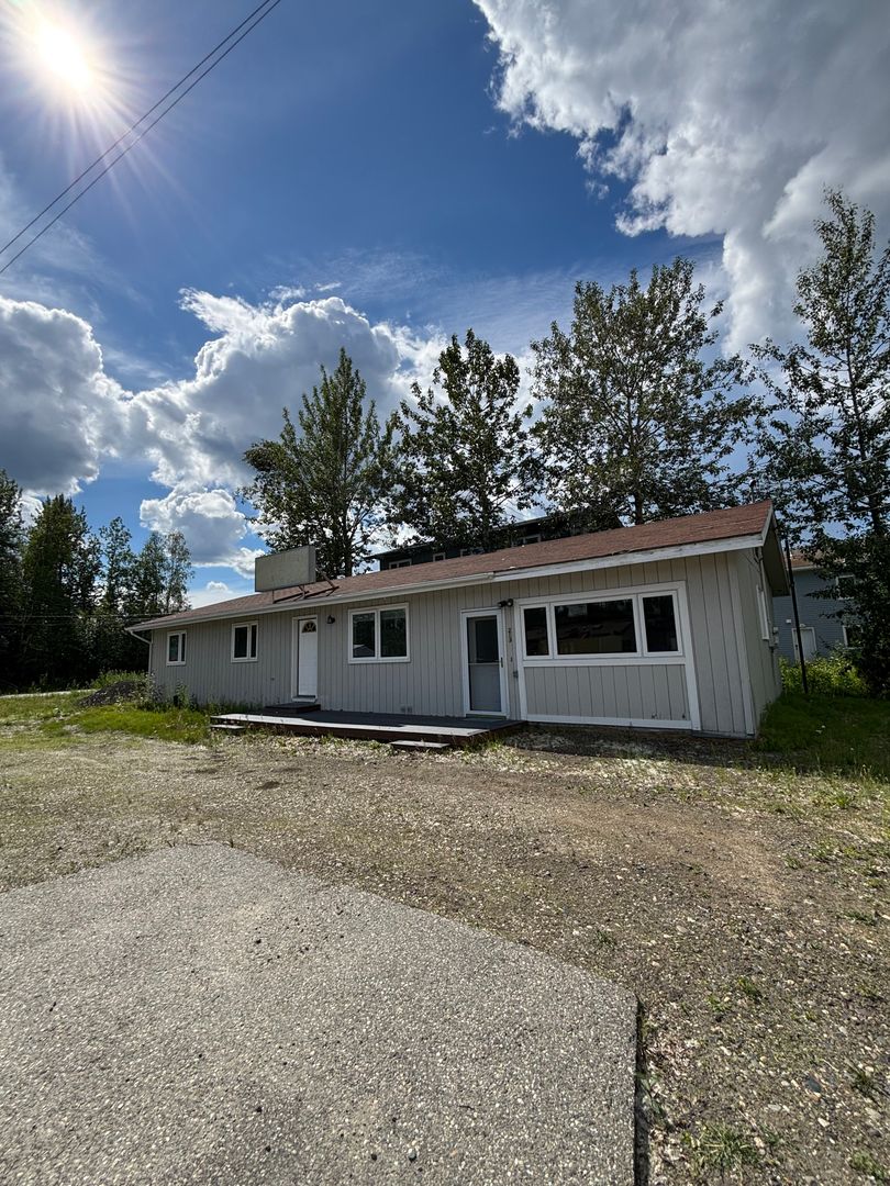 North Pole House: 213 Yukon Dr.