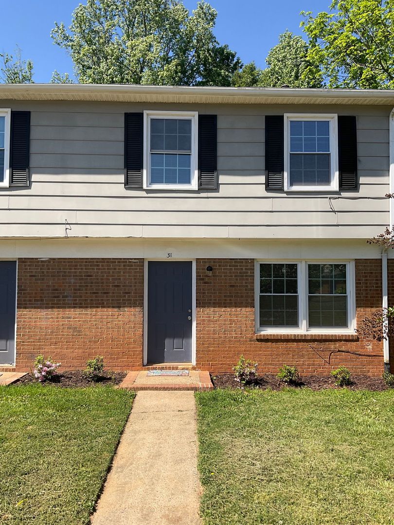 Kings Mountain Apartment: 1 Chesterfield Court