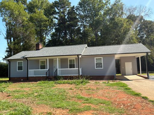 Beautiful 3 Bedroom is NOW AVAILABLE!!! – photo 1