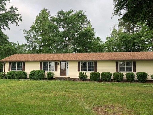 Available Now!! Beautiful 3 Bedroom 2 Bathroom Home in Clover, SC