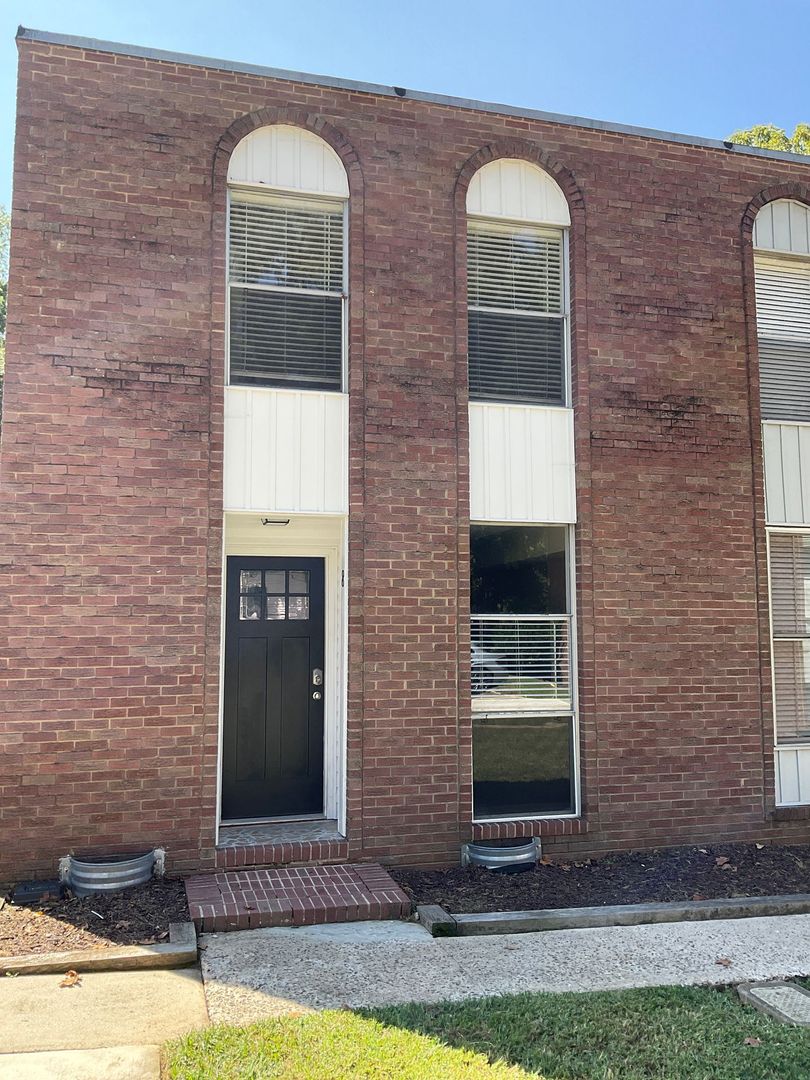 Gastonia Apartment: 407 South Chester Street