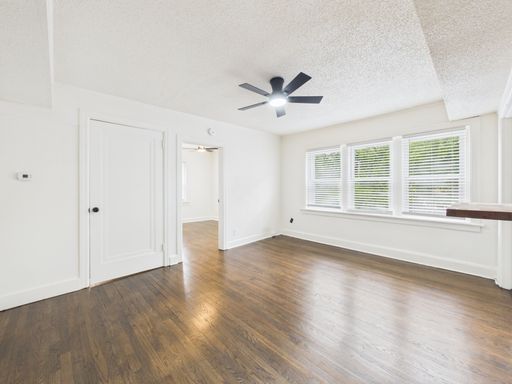 Renovated 1 Bedroom in Midtown - Parking + Laundry + Maintenance Provided – photo 1