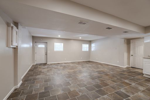 Renovated 2 Bed - Unique & Open Concept Property – photo 1
