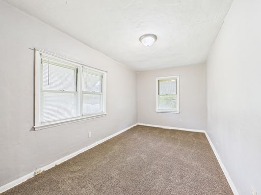 2BR Apartment with In-Unit Laundry, Bonus Room & Parking – photo 1