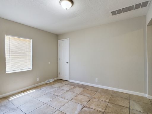 Upper Level - 2 Bed Unit - Virtual Tour in Description